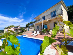 Villa Lyla, 6 pers, casa familiar en la montaña con piscina